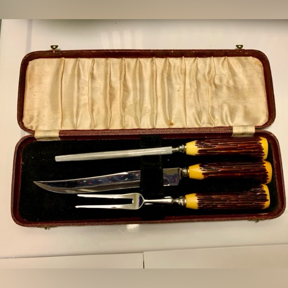 Vintage carving set in case. Stag handle details. Sheffield England.